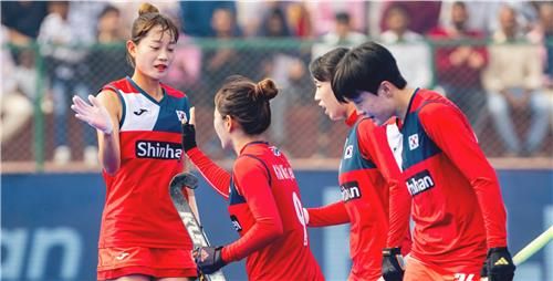 5-6위전서 득점 후 기뻐하는 한국 선수단. 