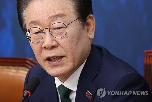 발언하는 이재명 대표