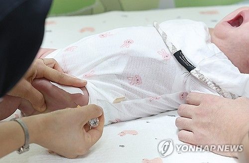 예방접종 하는 아이