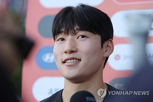 인터뷰하는 배준호