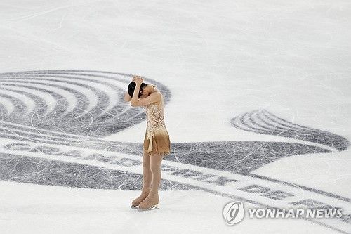 프리스케이팅 연기를 마치고 아쉬움을 표현하는 김채연