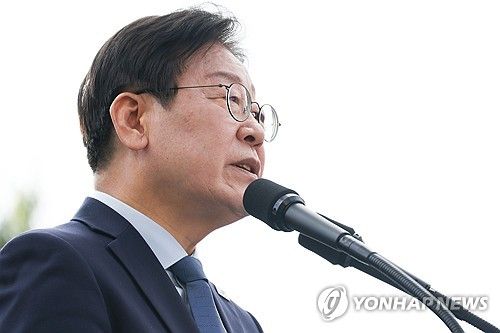 민주당 이재명 대표, 국정농단 규탄·특검 촉구 장외집회 발언