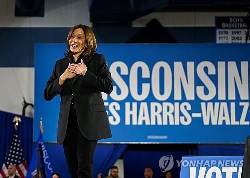 위스콘신주 리틀슈트에서 유세하는 해리스