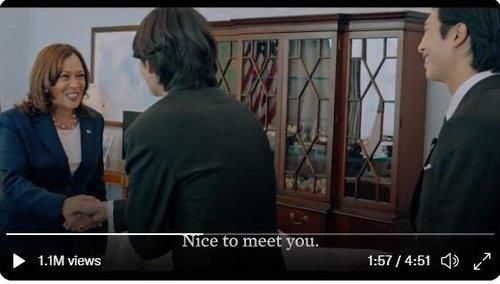 2022년 5월 31일 백악관에서 카멀라 해리스 미국 부통령과 인사하는 BTS