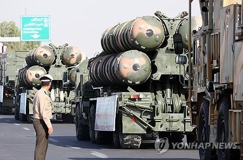테헤란 시내 열병식에 등장한 S-300 대공미사일 포대