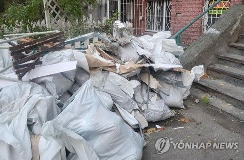 키이우 시내 드론 공습 흔적