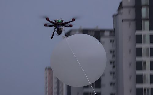 드론으로 풍선 회수