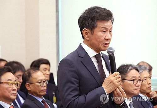 질의에 답하는 정몽규 대한축구협회장