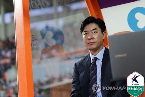 윤정환 강원FC 감독