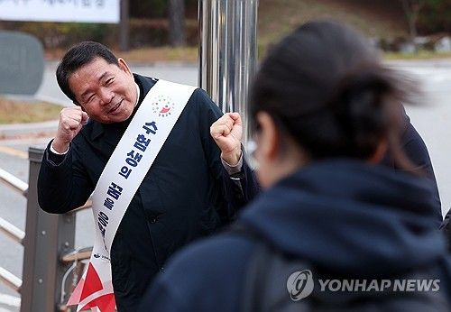수험생 응원하는 신경호 강원교육감
