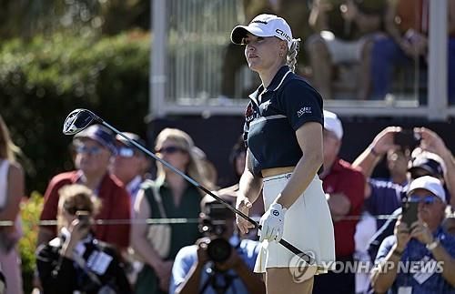 공의 방향을 쫓은 헐.