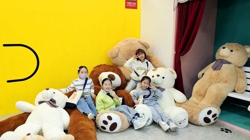 서울함공원 안내센터 1층에 조성된 테디베어 전시관