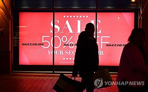 쇼핑하는 미국 소비자들