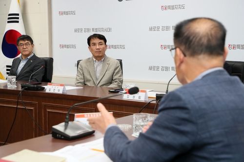 어촌계장 간담회 하는 김진태 지사