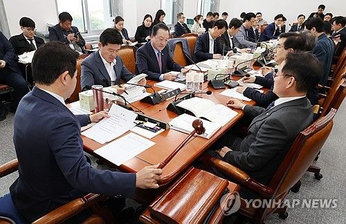 예산안등조정소위 주재하는 박정 소위원장