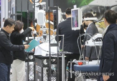 2023년 국제의료기기·병원설비전시회. 기사 내용과 직접적인 관련 없음