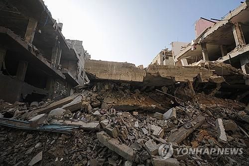 이스라엘 공습으로 무너진 가자지구 건물의 모습