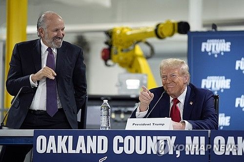 하워드 러트닉 미 상무장관 지명자와 도널드 트럼프 대통령 당선인