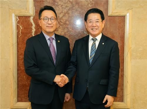 박민수 복지부 2차관(왼쪽) 만난 김영록 지사