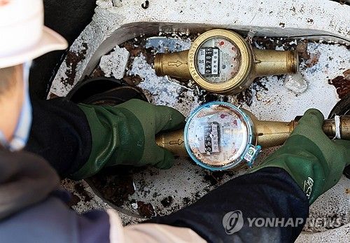 한파 앞두고 수도계량기 점검 교체