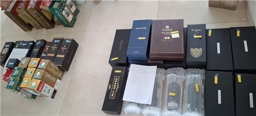 수색에서 발견된 고가 주류들