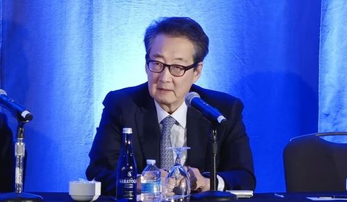 발언하는 빅터 차