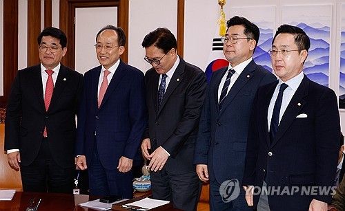 의장실에서 만난 여야