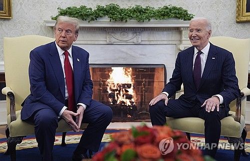 조 바이든(오른쪽) 미국 대통령과 도널드 트럼프 당선인.[AP=연합뉴스 자료사진]