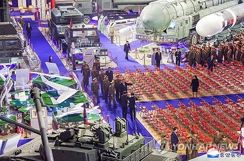 북한, 무장장비 전시회 개막