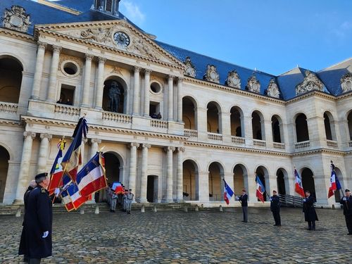 참전용사들 배웅 받으며 떠난 그리졸레씨