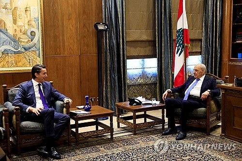 아모스 호치스타인 美특사(왼쪽)와 나비 베리 레바논 의회 의장(오른쪽)