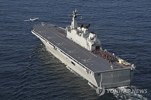 독도함에서 전투실험 실시하는 무인기