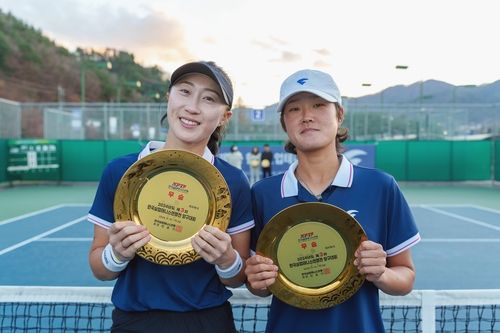 김다빈(오른쪽)과 정효주.