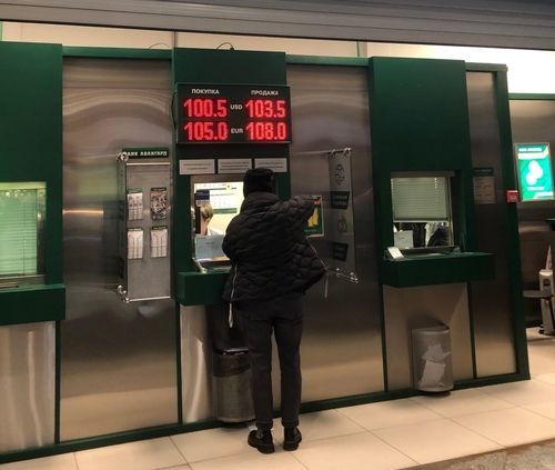 달러당 100루블 돌파 