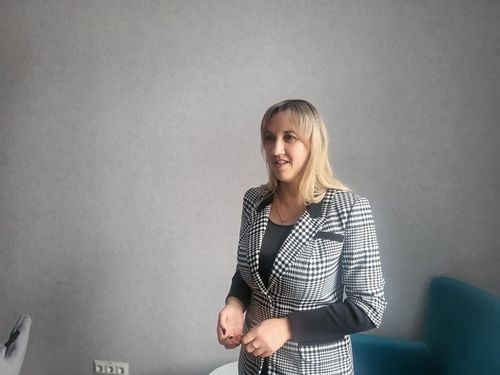 인터뷰하는 예피멘코 베로니카 '키 스쿨'(Key School) 교장