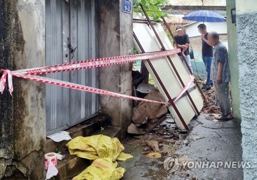 지난 6월 광주서 장맛비에 무너진 빈집 담벼락