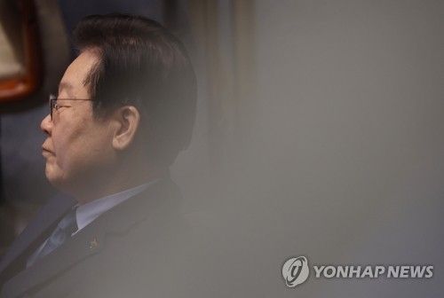 본회의 참석한 이재명 대표