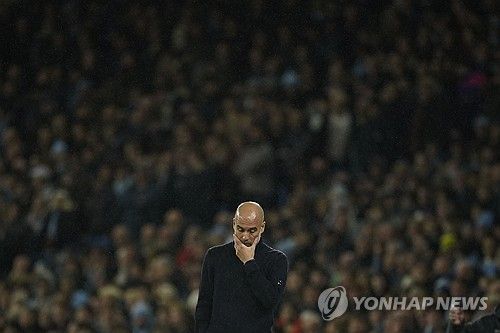 고개 숙인 페프 과르디올라 감독