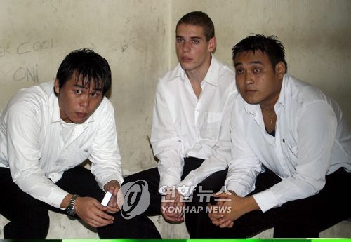 재판을 기다리는 발리 나인 조직원들