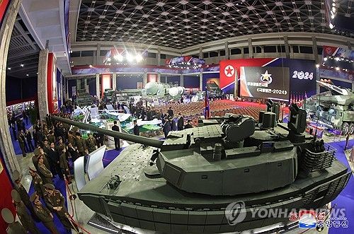 북한, 무장장비 전시회 개막