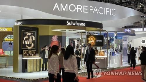 2021년 중국 수입박람회 현장의 아모레퍼시픽 전시장