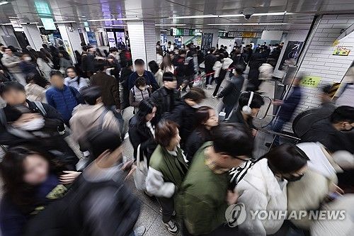 '준법운행' 시작한 서울지하철 노조