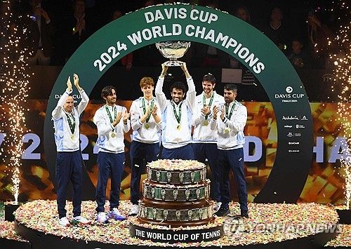 데이비스컵에서 우승한 이탈리아 선수단