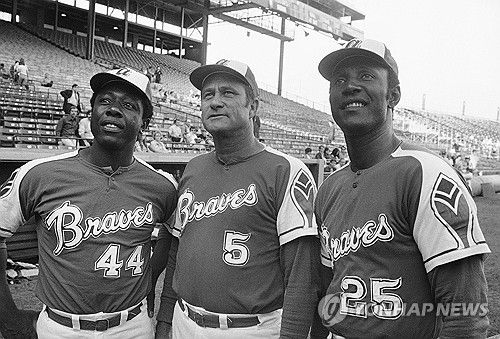 리코 카티(오른쪽)와 행크 에런(왼쪽)