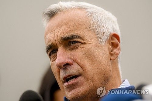 루마니아 대통령 선거에 무소속으로 출마한 극우 후보 컬린 제오르제스쿠