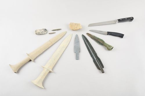 날을 가진 도구들 