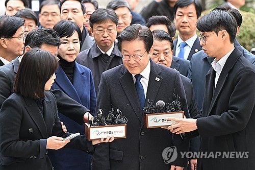 '위증교사' 1심 선고 출석하는 이재명 대표