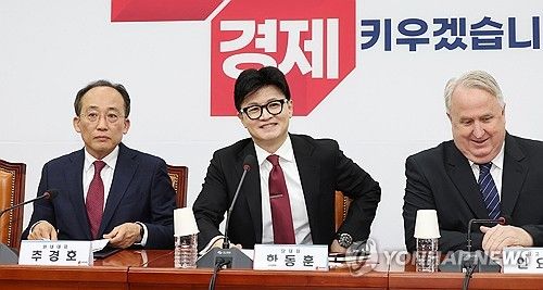 최고위원회의 참석한 한동훈 대표와 추경호 원내대표