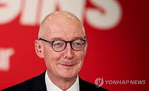 팻 맥패든 장관