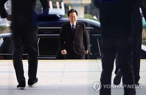 밝은 표정의 이재명 대표